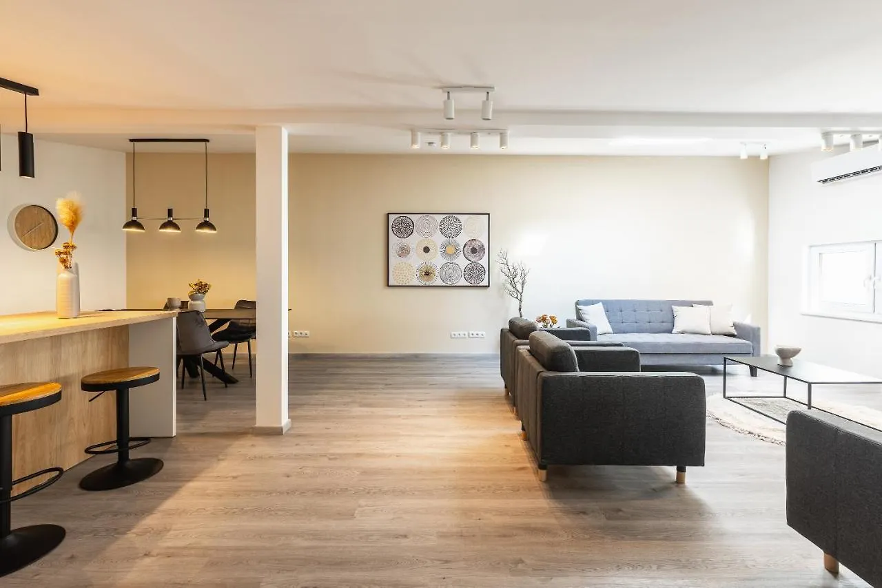 Open Space With Free Parking - Leopoldstadt Wien Apartment