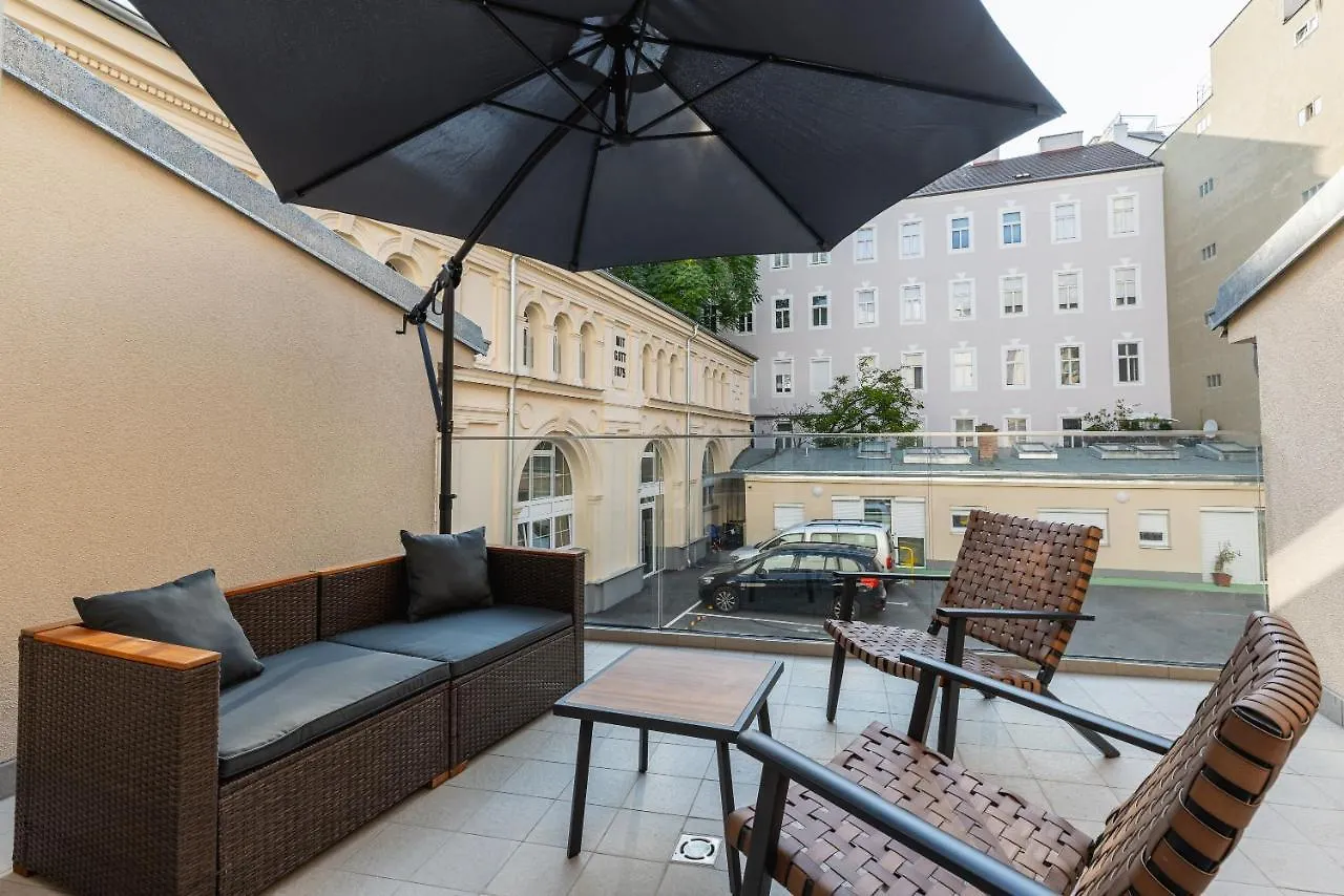Open Space With Free Parking - Leopoldstadt Wien Apartment